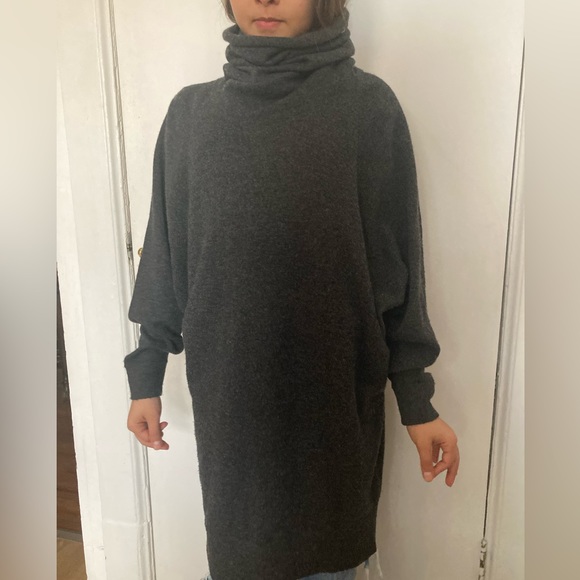Cashmere long turtleneck sweater-dress. - Picture 2 of 8